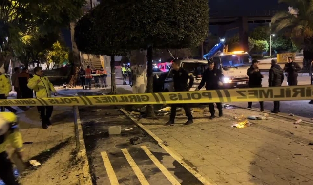 Hafif Ticari Araç Tabela Direğine Çarptı:1 Ölü