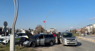 "İkiz Plaka" Kullanan 2 Kişi Gözaltına Alındı