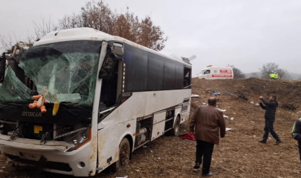 İşçi Servisi Şarampole Savruldu:1 Ölü,9 Yaralı