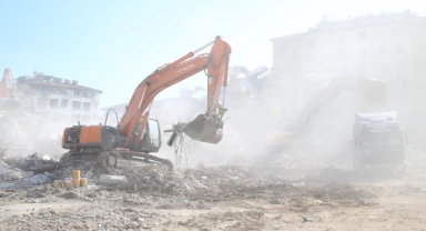 Kaçak İnşa Ettiği Bina Depremde Yıkıldı, 4 Yakını Öldü