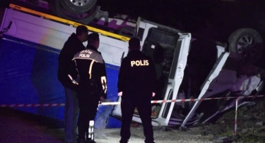 Kamyonet Hafif Ticari Araçla Çarpıştı:6 Yaralı