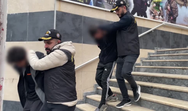 Kendilerini Polis ve Savcı Olarak Tanıtan 2 Dolandırıcılık Şüphelisi Tutuklandı