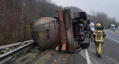 Kimyasal Madde Yüklü Tanker Devrildi, Sürücü Öldü