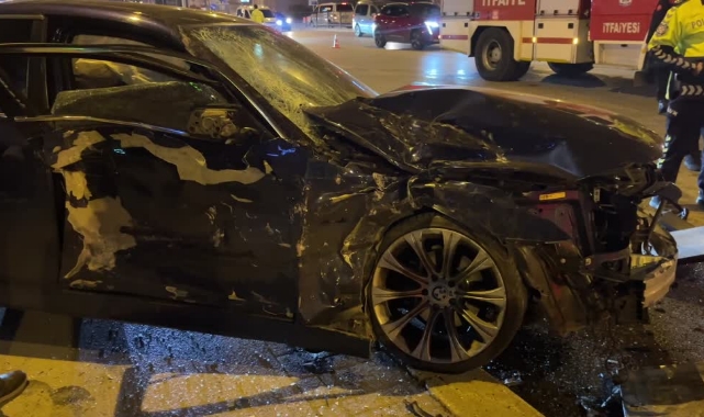 Kontrolden Çıktı, Park Halindeki Araçlara Çarptı