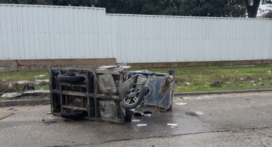 Otomobil,Elektrikli Bisikletle Çarpıştı:3 Yaralı