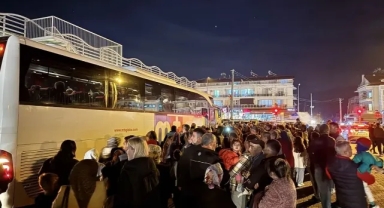 Otomobil Umre Kafilesine Çarptı