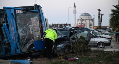 Özel Halk Otobüsü Ciple Çarpıştı:7 Yaralı