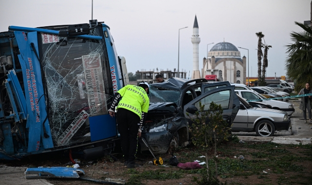 Özel Halk Otobüsü Ciple Çarpıştı:7 Yaralı