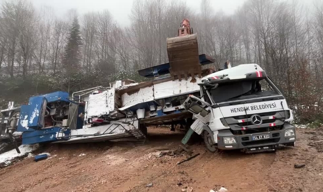 Taş Kırma Makinesi Devrildi,1 Kişi Ağır Yaralandı