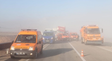 Yoğun Sis Zincirleme Trafik Kazasına Neden Oldu:8 Yaralı