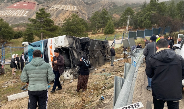 Yolcu Otobüsü Şarampole Devrildi:1 Ölü,18 Yaralı
