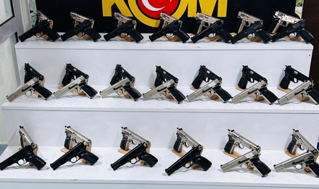 Yolcu Otobüsünde Ruhsatsız 40 Tabanca Ele Geçirildi