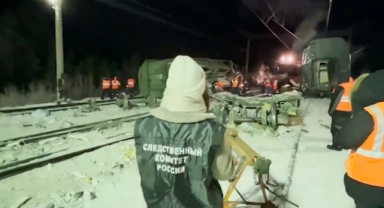 Yolcu Treni İle Yük Treni Çarpıştı:2 Ölü