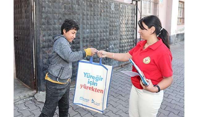 Yüreğir Belediyesi'nden Öğrencilere ''Kitap'' Desteği