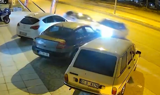 3 Kişinin Yaralandığı Trafik Kazası Güvenlik Kamerasında