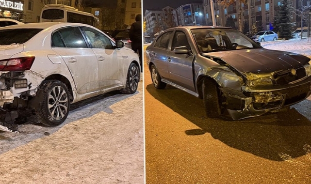 3 Otomobil Birbirine Girdi,4 Yaralı