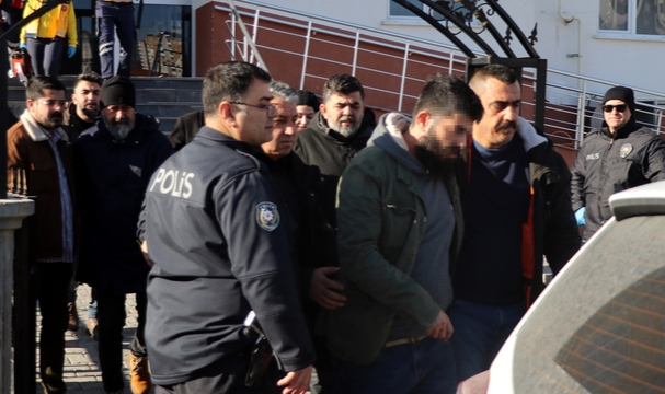 7 Yaşındaki Oğlunu Tüfekle Vurdu!