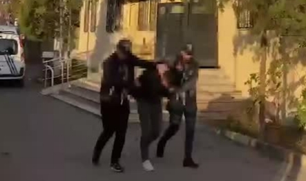 Ablasını Öldürdü!