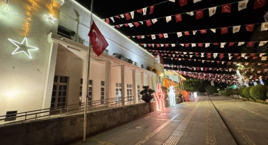 Adana'da Bayraklar Yarıya İndirildi