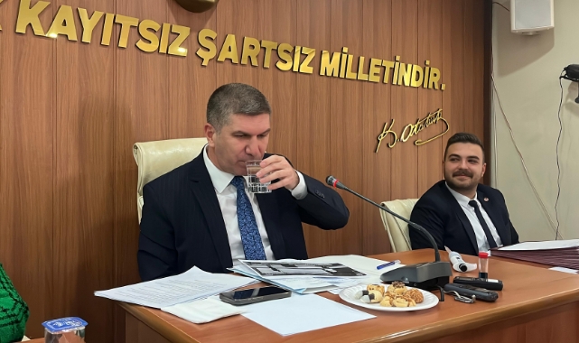 Başkan Ercengiz, Mecliste Şebeke Suyu İçti
