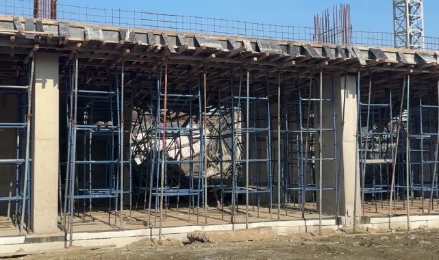 Beton Dökülürken Kalıp Çöktü:5 Yaralı