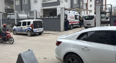 Cam Silerken Düşüp Öldü