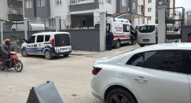 Cam Silerken Düşüp Öldü