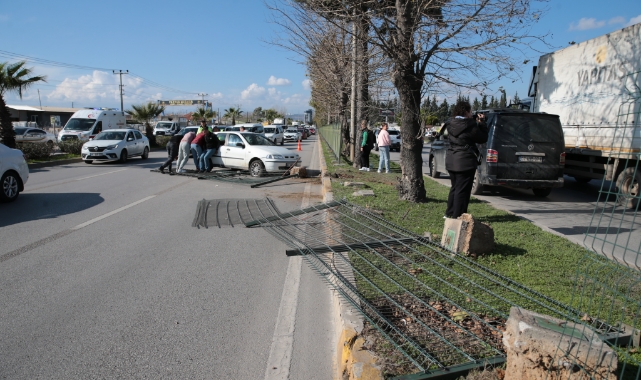 Çarpışmanın Etkisiyle Karşı Yola Savruldu:2 Yaralı