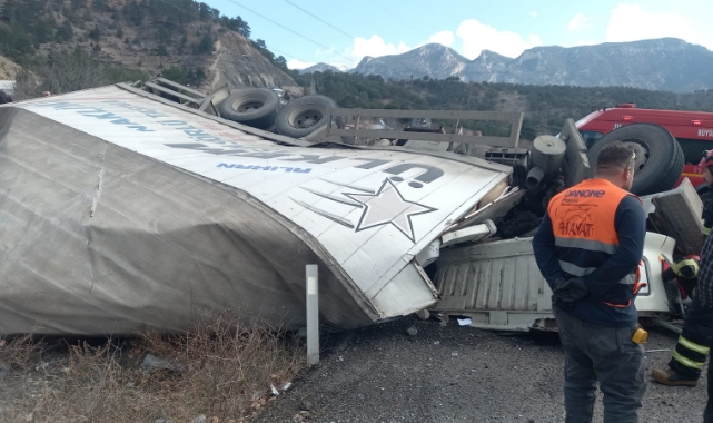 Devrilen Kamyonun Altında Kaldı