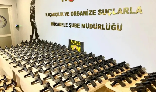 Dikkat Çekmemek İçin Ailesini Yanına Almıştı... Polisten Kaçamadı