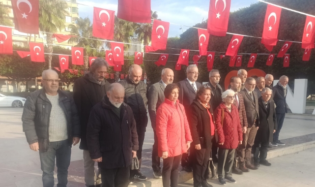Gazeteciler Atatürk Anıtı'nda Buluştu