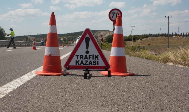 Hafif Ticari Araçla Çarpışan Motosiklet Sürücüsü Öldü
