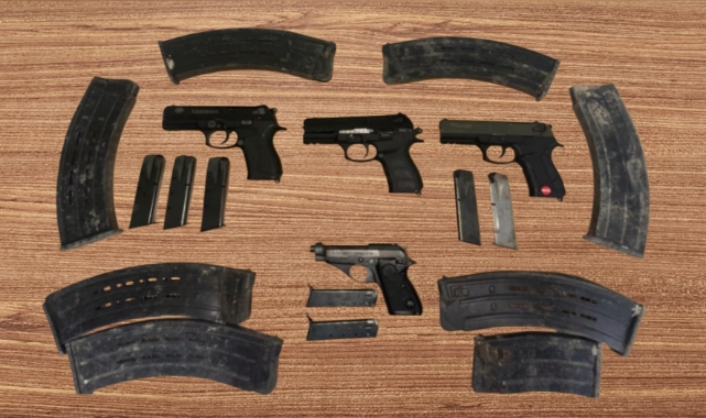 İş Yerine Baskın:4 Ruhsatsız Tabanca Ele Geçirildi
