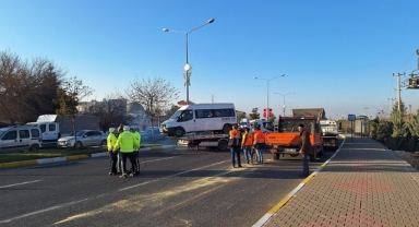 İşçi Servisi Kamyonla Çarpıştı:11 Yaralı