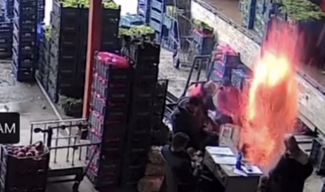 Isınmak Amacıyla İçinde Ateş Yaktıkları Teneke Patladı