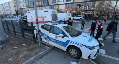 Minibüs Polis Aracına Çarptı,1 Polis Yaralı