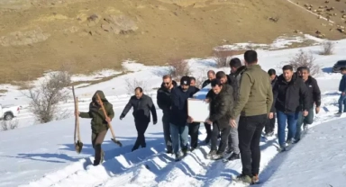 Minibüsün Üzerine Kaya Düştü,14 Yaşındaki Çocuk Öldü