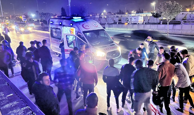 Motosiklet Yayalara Çarptı:1 Ölü