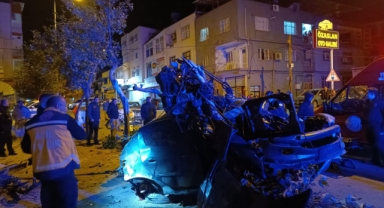 Önce Ağaca Sonra Park Halindeki Otomobile Çarptı