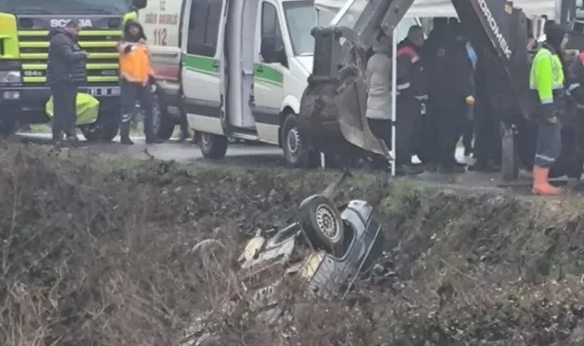 Otomobil Dereye Devrildi, Sürücü Öldü