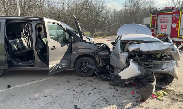 Otomobile Arkadan Çarptı:3 Yaralı
