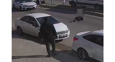 Otomobilin Çarptığı Yaşlı Adam Yaralandı