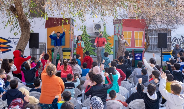 Seyhan’da Sokakta Tiyatro Var