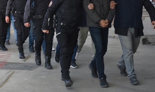 Turistlerin Paralarını Tırnaklayan Çete Çökertildi