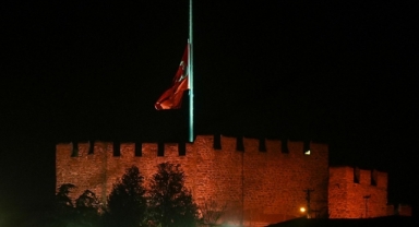 Türkiye'de Bayraklar Yarıya İndirildi