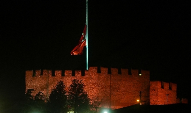 Türkiye'de Bayraklar Yarıya İndirildi