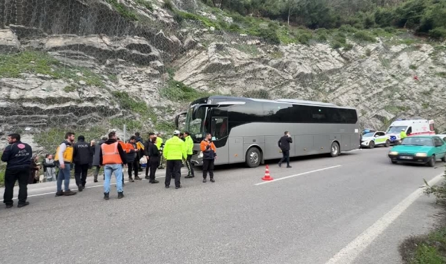 Yolcu Otobüsü Tünele Çarptı:3 Yaralı