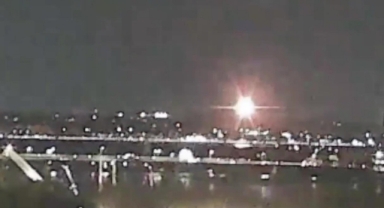 Yolcu Uçağı İle Askeri Helikopter Havada Çarpıştı!