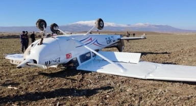 Zorunlu İniş Yapan Uçak Ters Döndü,Pilot Yaralandı