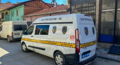 Babasını Sırtından Bıçakladı!